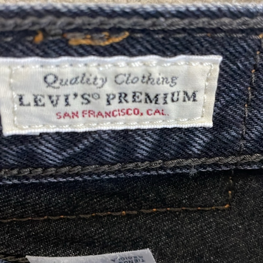 LEVI’S Wedgie Straight Black Ripped Denim Jeans Sz 27
High Rise Pockets Raw Hem - Picture 7 of 9